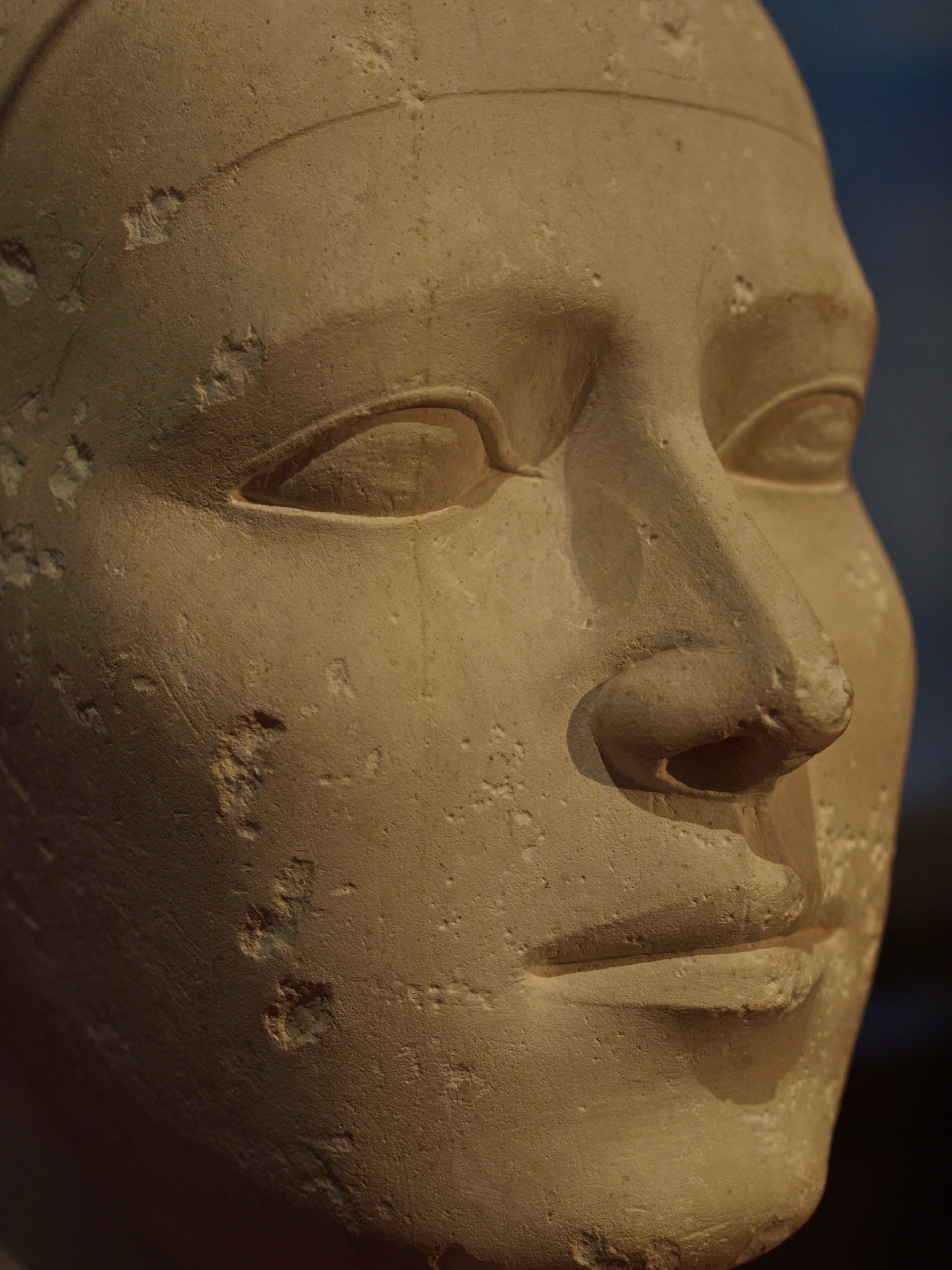 'Cabeça reserva' da quarta Dinastia do Império Antigo encontrada em Giza. (Foto: Captmondo/Wikimedia Commons)