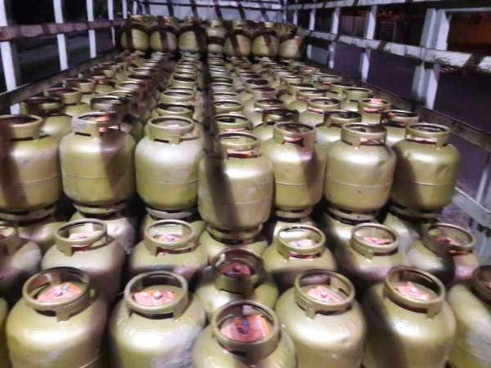 Carga de 500 botijões de gás está avaliada em R$ 150 mil.  (Foto: SSPDS/Divulgação)