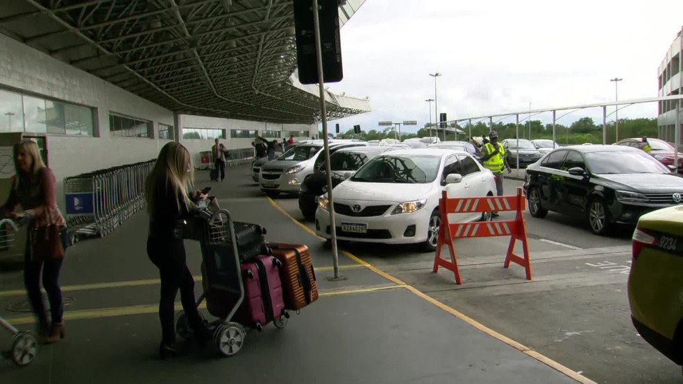 Acesso ao embarque no Galeão — Foto: Reprodução/TV Globo