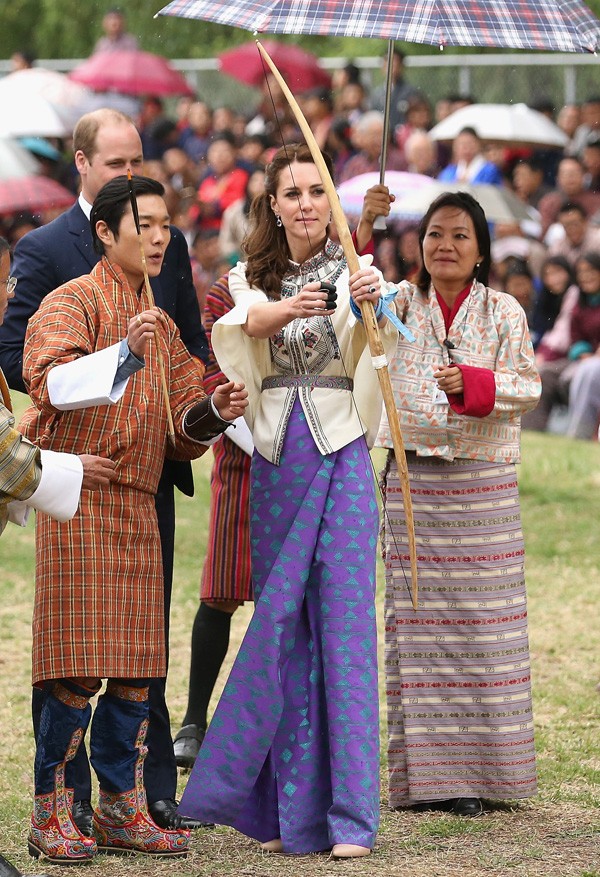 Kate Middleton usou um traje tradicional quando foi visitar o Butão (Foto: Getty Images)