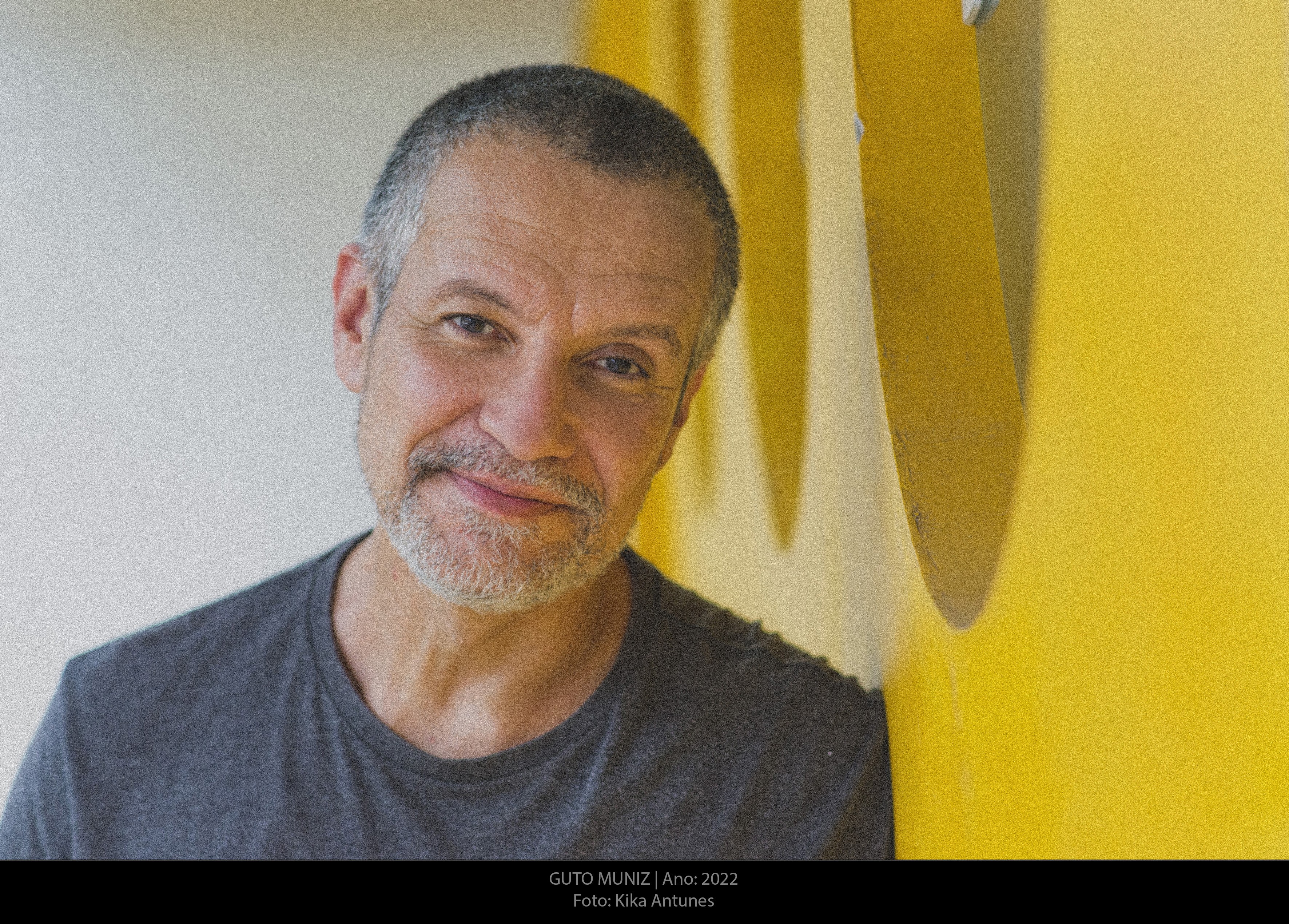Guto Diniz expõe acervo inédito de fotografias de espetáculos feitas em filme analógico