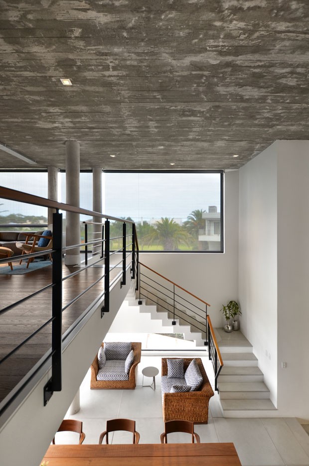 Uma casa ampla e integrada à paisagem do litoral gaúcho (Foto: Vanessa Bohn)