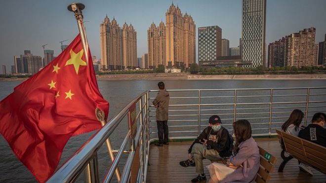 Pesquisadores brasileiros avaliam os possíveis impactos da crise global gerada pelo novo coronavírus sobre as relações Brasil-China (Foto: ROMAN PILIPEY/GETTY, via BBC News Brasil)