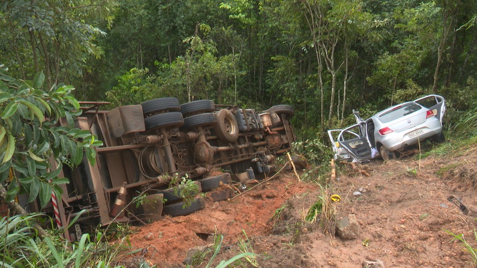 Acidente envolveu três veículos, segundo PRF — Foto: Jean Carlos/Rede Amazônica