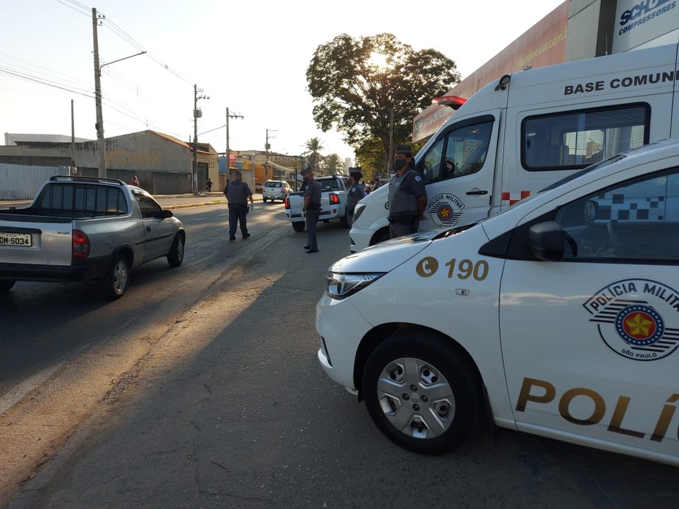Homem &eacute; preso por tr&aacute;fico de drogas em Jacare&iacute; &mdash; Foto: Divulga&ccedil;&atilde;o / Pol&iacute;cia Militar