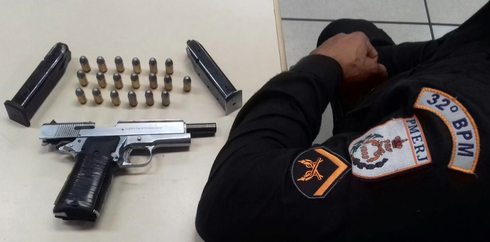 Apreensão aconteceu na tarde desta quarta-feira em Macaé, no RJ (Foto: Divulgação/Polícia Militar)