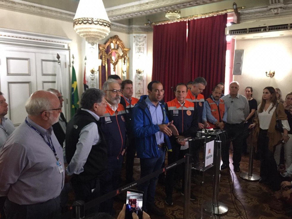 Divulgação foi feira por João Doria, governador de São Paulo, durante uma coletiva de imprensa em Santos — Foto: Matheus Tage/A Tribuna