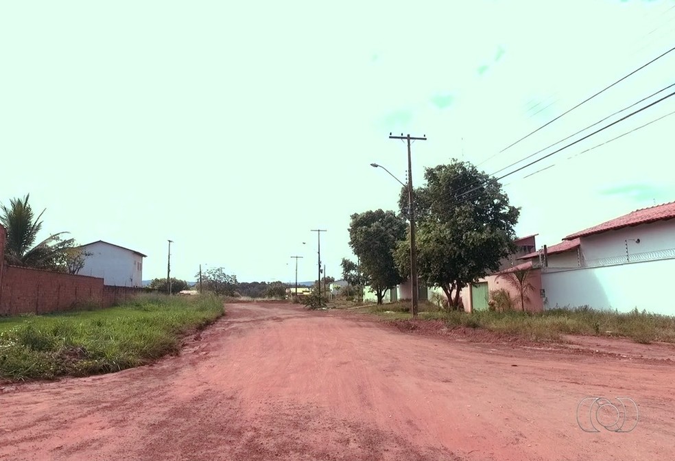 Quadra 508 Norte precisa de asfalto — Foto: Reprodução/TV Anhanguera
