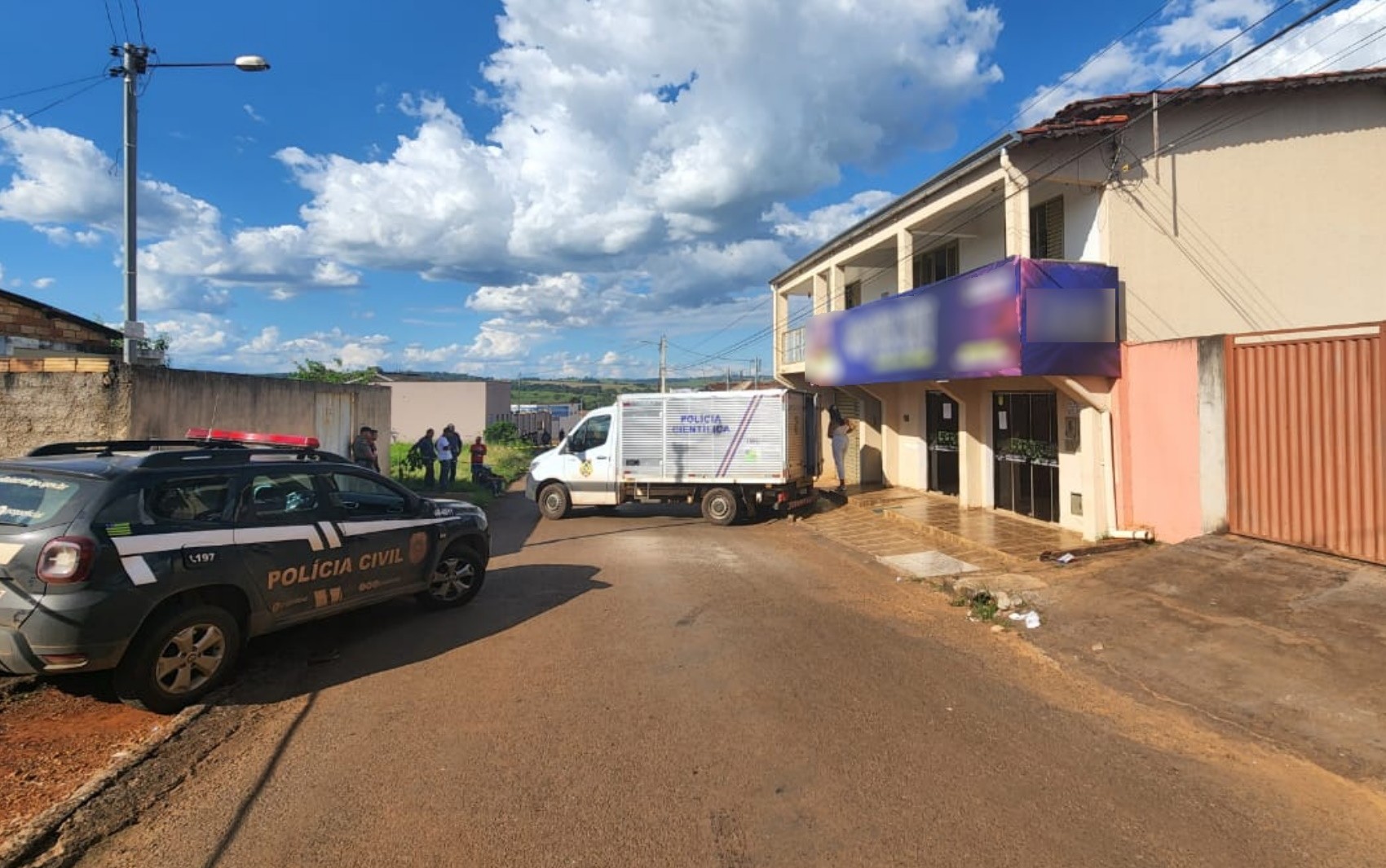 Homem mata jovem a tiros enquanto ela estava sozinha no trabalho, diz delegado