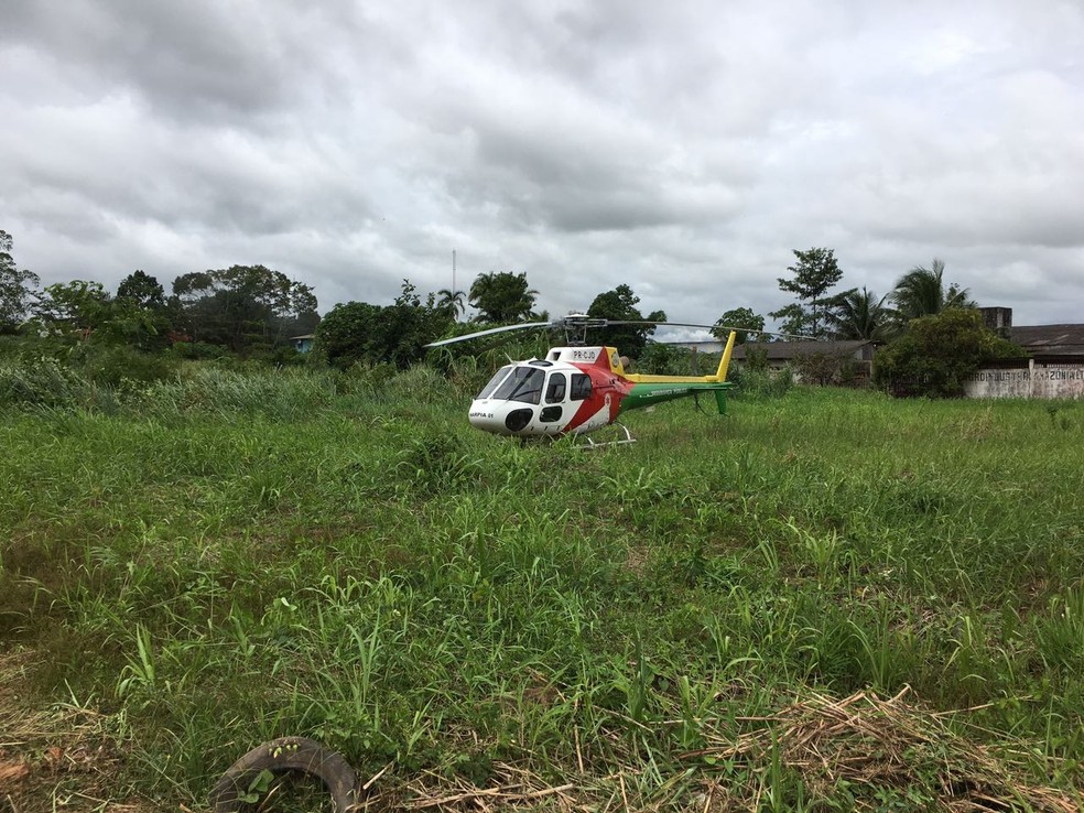 Helicóptero foi usado durante operação deflagrada em bairro (Foto: Reprodução/Rede Amazônica Acre)