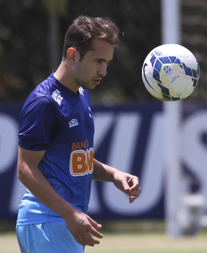 Éverton Ribeiro lembra último duelo contra o Santos e quer Cruzeiro atento