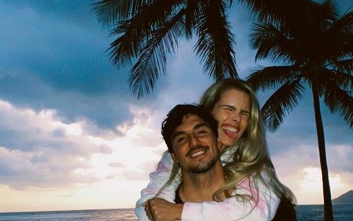 Yasmin Brunet posa em cenário paradisíaco com Gabriel ...