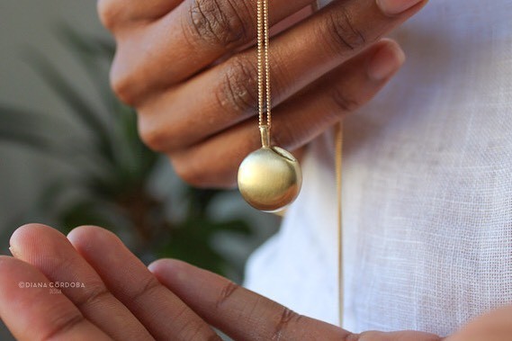 Colar Ovo Difusor, Diana Cordoba (Foto: Divulgação) (Foto: )