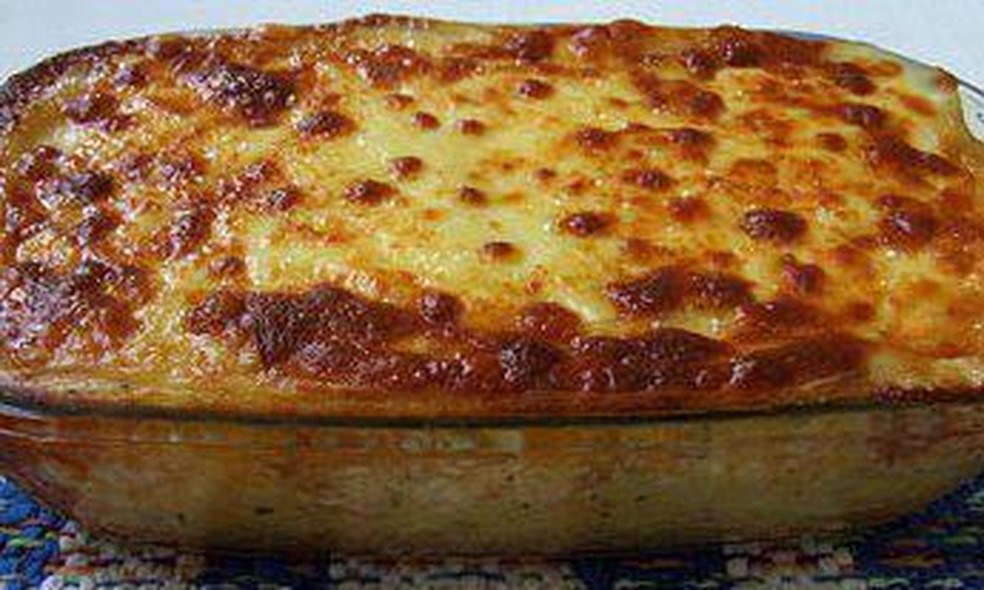 Escondidinho De Carne Moida Receitas Receitas Com o auxílio de uma colher, retire um pouco da polpa da batata, formando uma cavidade. escondidinho de carne moida