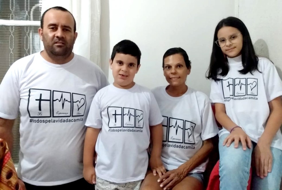 Mec?nico Everton Souza de Oliveira com a mulher Camila e os filhos Th?o e Manuela ? Foto: Arquivo pessoal