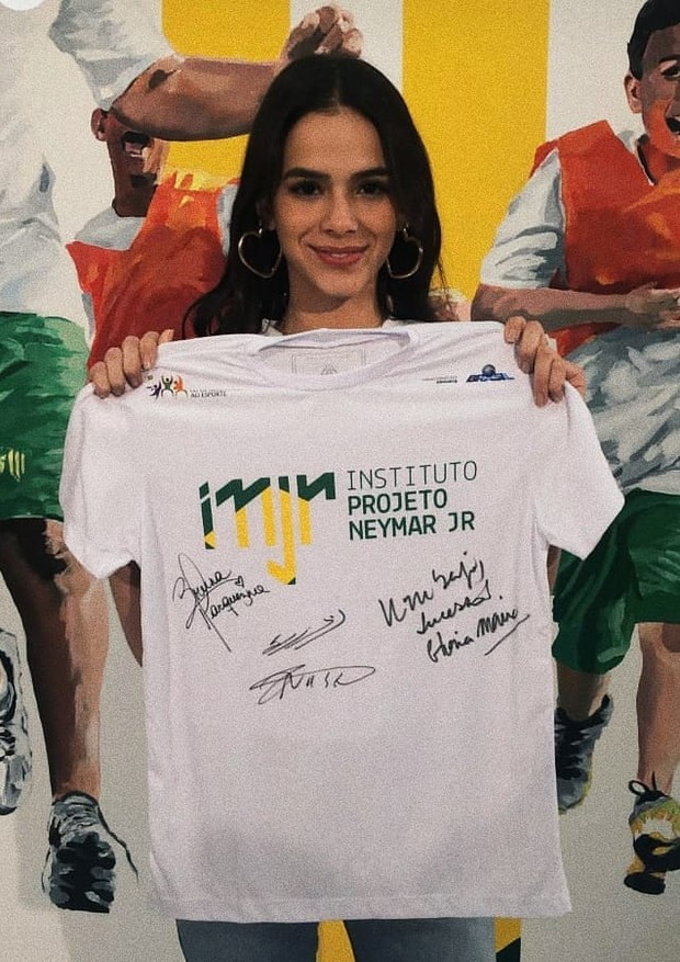 Bruna Marquezine visita o Instituto Neymar Jr. (Foto: Reprodução/Instagram)