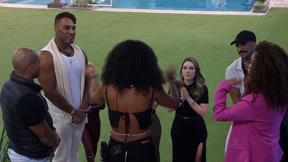 BBB 23: Marvvila canta para os brothers ao se despedir — Foto: PGM1