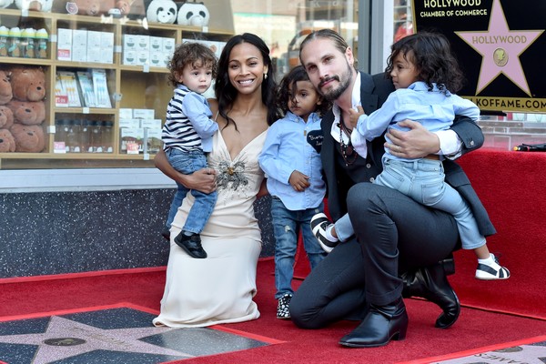Zoe Saldana com seu marido e suas crianças (Foto: y Axelle/Bauer-Griffin/FilmMagic /Getty Images)