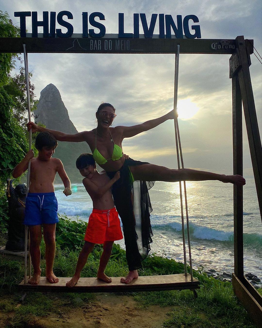 Juliana Paes com os filhos (Foto: Instagram/ Reprodução)