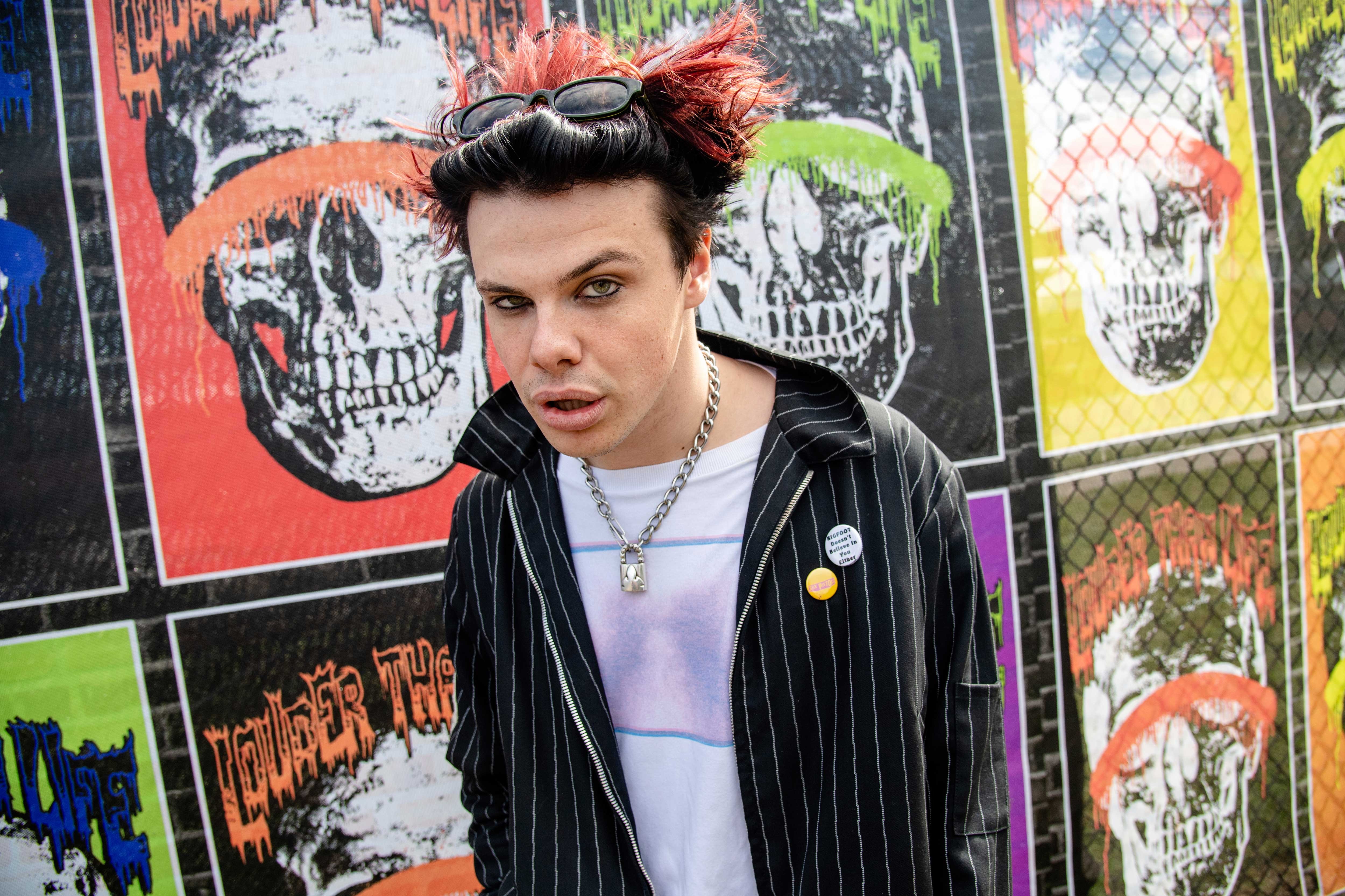 Yungblud, cantor de pop punk elogiado por Mick Jagger, quer dar rolês por SP além do Lolla