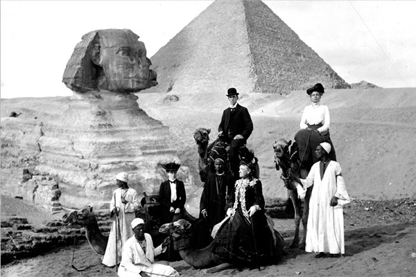 Jane Stanford em viagem ao Egito (Foto: divulgação)