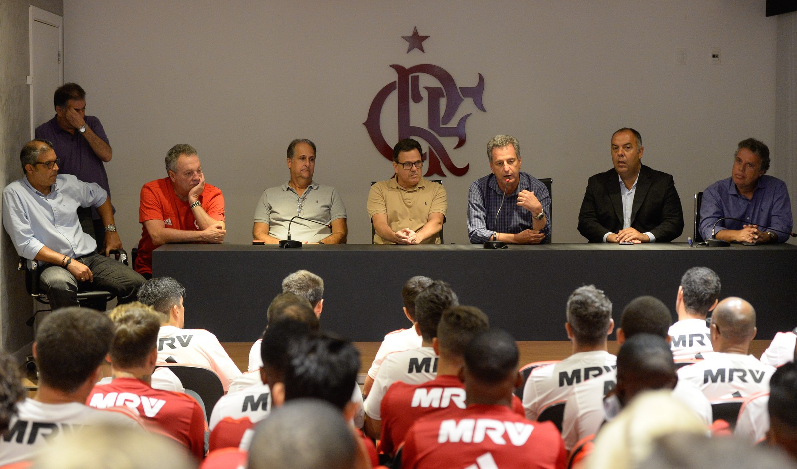 Landim adapta rotina seven eleven e leva perfil novo à presidência do clube