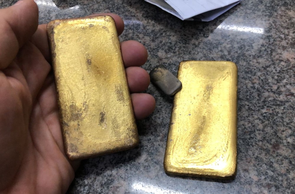 Itapagipe: Pisando em ouro -  motorista é preso com barras avaliadas em R$ 300 mil escondidas na palmilha do tênis em MG