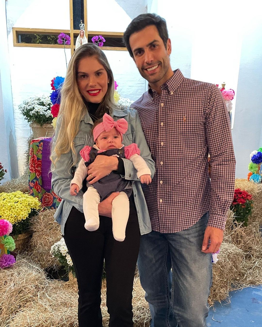 Bárbara Evans encanta a web ao mostrar filha em festa junina (Foto: reprodução/ Instagram)