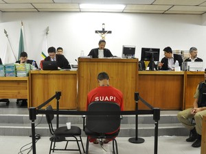 Goleiro Bruno: entrevista do jogador isentando Bola e culpando Macarrão  revolta mãe de Eliza Samudio