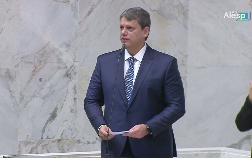 Tarcísio de Freitas (Republicanos) discursa pela primeira vez na Alesp como novo governador de SP neste 1 de janeiro de 2023. — Foto: Reprodução/TV Alesp
