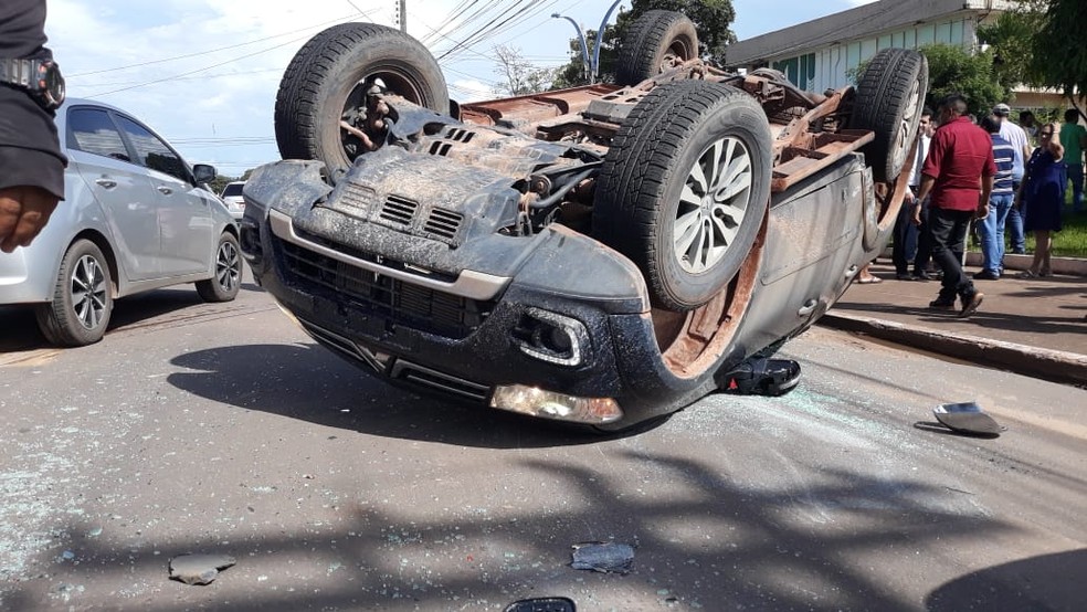 O motorista da Pajero trafegava em velocidade acima do permitido, segundo a polÃ­cia (Foto: DivulgaÃ§Ã£o/Redes Sociais)
