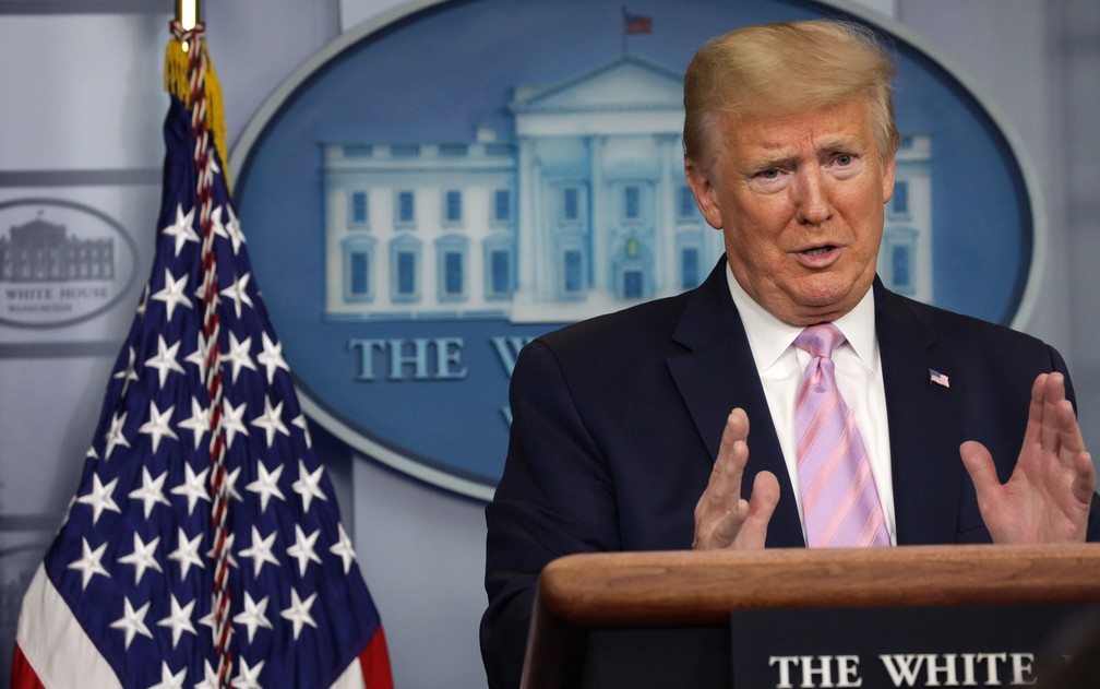 O presidente dos EUA, Donald Trump, durante entrevista coletiva sobre coronavírus na Casa Branca, em Washington, na sexta-feira (10) — Foto: Alex Wong/Getty Images/AFP 