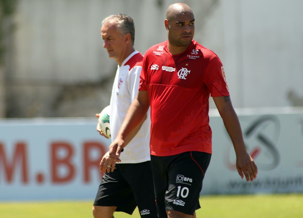 Adriano não conseguiu entrar em campo em sua terceira passagem pelo Flamengo — Foto: Bernardo Monteiro/ Vipcomm