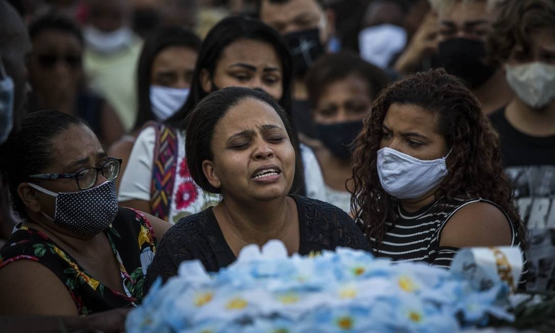 Rafaela Matos Pinto, mãe do adolescente João Pedro, morto durante operação policial (Foto: Guito Moreto/Agência O Globo)