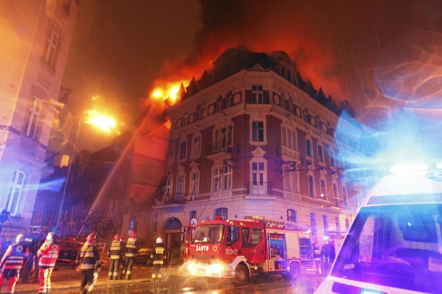 Explosão em prédio histórico em Katowice deixou cinco feridos nesta quinta-feira (23) (Foto: Dawid Chalimoniuk/Agencja Gazeta/Reuters)