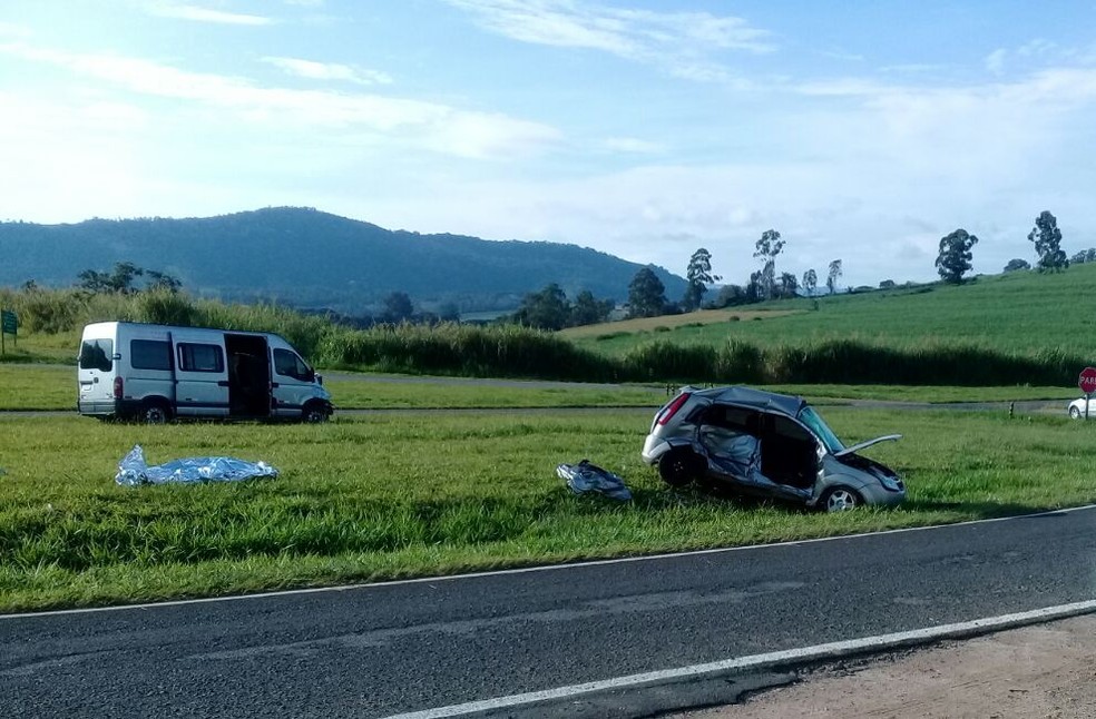 Acidente entre carro e van deixa uma jovem de 23 anos morta, em Tapiratiba (Foto: Arquivo pessoal)