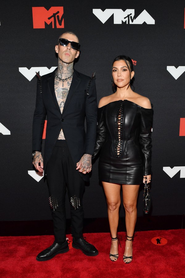 NEW YORK, NEW YORK - SEPTEMBER 12: (L-R) Travis Barker and Kourtney Kardashian attend the 2021 MTV Video Music Awards at Barclays Center on September 12, 2021 in the Brooklyn borough of New York City. (Photo by Noam Galai/Getty Images for MTV/ViacomCBS) (Foto: Getty Images for MTV/ViacomCBS)