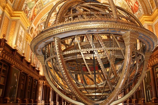 A esfera armilar que tanto ajudou os navegadores espanhóis (Foto: Divulgação)