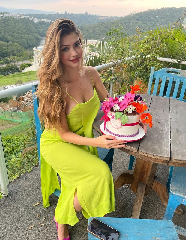 Izabela Cunha, namorada de Luan Santana, comemora seus 26 anos (Foto: Reprodução/Instagram)
