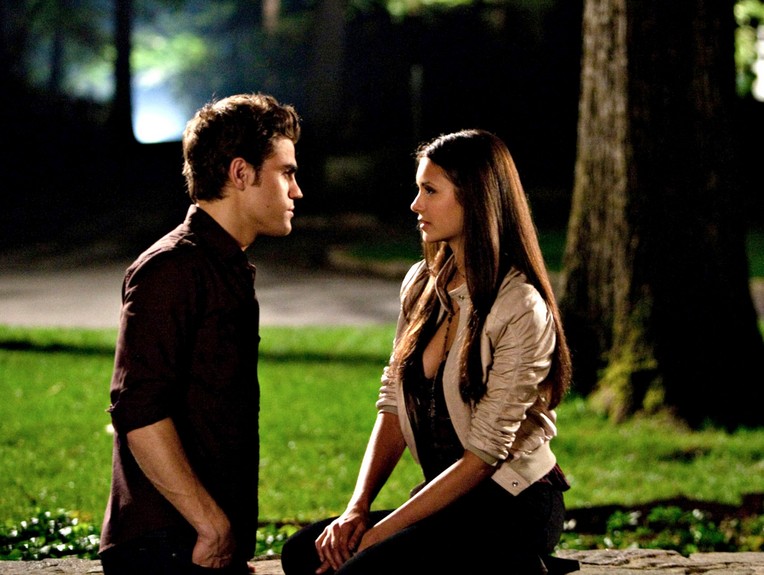 Como Crepúsculo quase causou o cancelamento de The Vampire Diaries