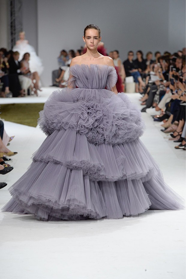 A profusion of pleats for a stunning ballgown worthy of Imperial Russia at Giambattista Valli's Couture show (Foto: InDigital)