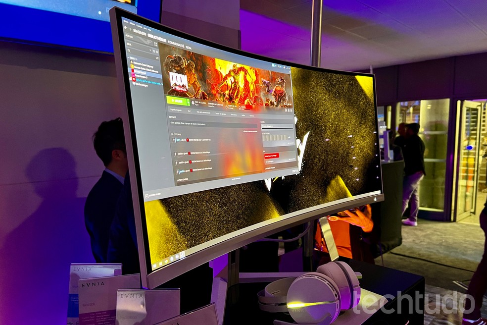 34M2C8600 tem painel QD-OLED e taxa de 175 Hz — Foto: Rubens Achilles/TechTudo