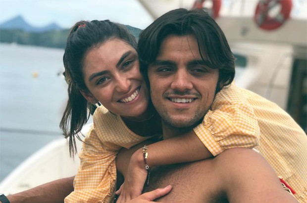 Felipe Simas e a mulher, Mariana Uhlmann (Foto: Reprodução / Instagram)