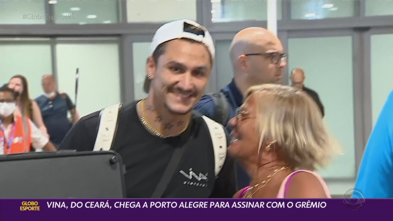 Vina, do Ceará, chega a Porto Alegre para assinar com o Grêmio