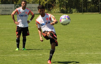 Canteros, Frauches e Eduardo da Silva impressionam em treino de finalização