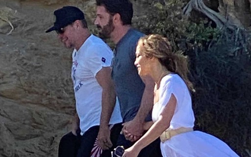 Jennifer Lopez e Ben Affleck curtem praia com Matt Damon em Malibu