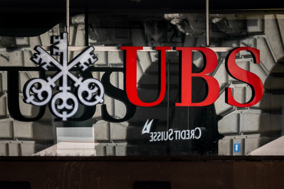 Acordo de compra do Credit Suisse pelo UBS contará com assistência financeira do BC suíço. — Foto: Fabrice Coffrini/ AFP