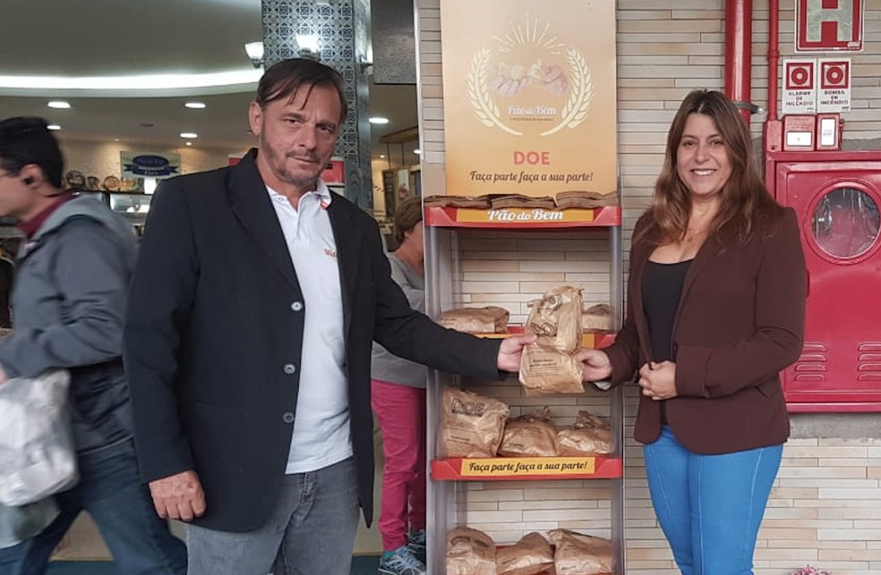 Casal de empresários criou projeto Pão do Bem que incentiva doação do alimento a quem não pode pagar — Foto: Arquivo pessoal
