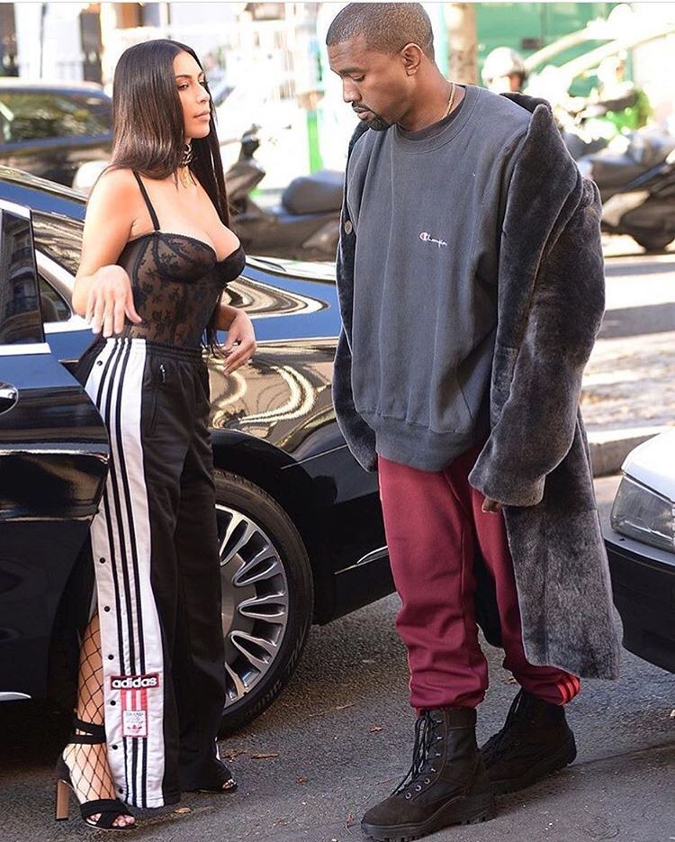 Kanye confere o look (Foto: Reprodução/Instagram)