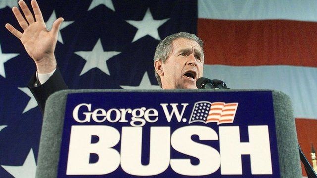 A vitória de Bush na disputa presidencial de 2000 trouxe retrocessos no combate ao aquecimeto global (Foto: PAUL J. RICHARDS/GETTY IMAGES)